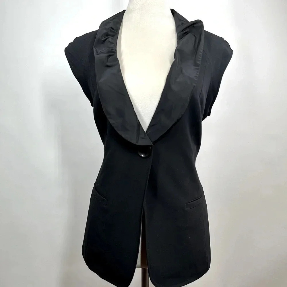 Cabi Womens Syle 917 Black Dinner Vest Womens Size 4 Ruffle Collar